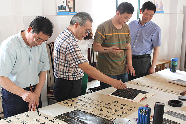 中國人民大學、北京師範大學王學嶺書法工作室在51漫画在线观看下载集團麵授會(圖1)