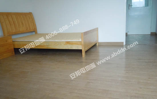 複合木地板鋪設完畢，交付使用